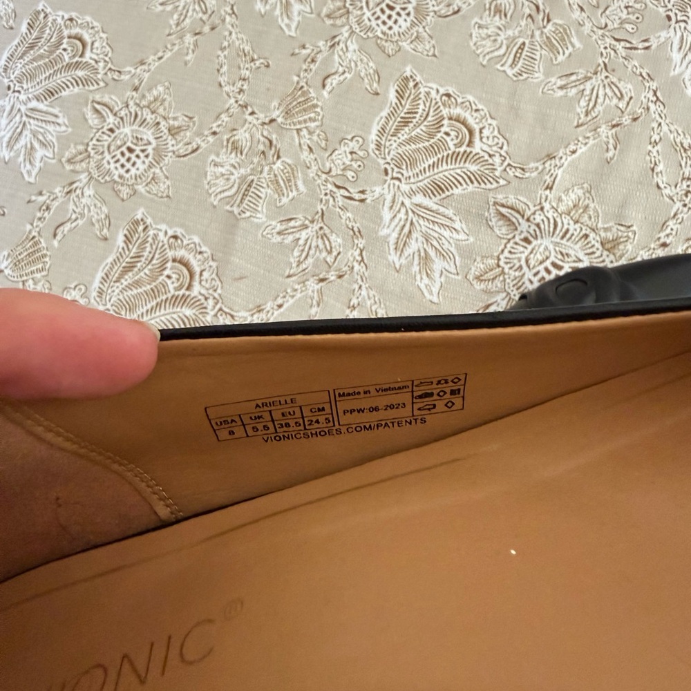 Vionic flats - Picture 2 of 3